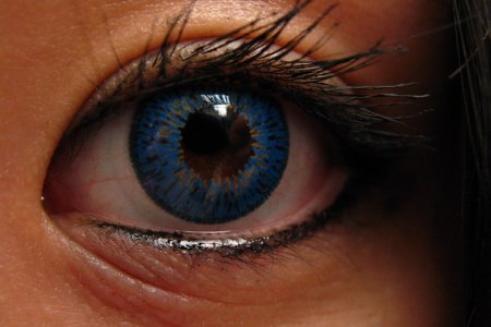 Офтальмолог назвала красные глаза признаком опасных заболеваний