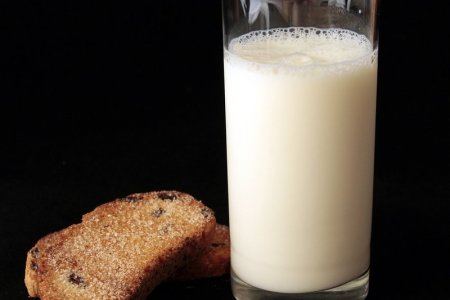 Врач-гериатр рассказала, какие молочные продукты стоит выбирать пожилым людям