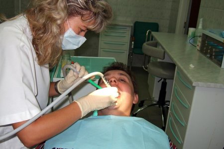 Стоматолог перечислила причины разрушения пломб