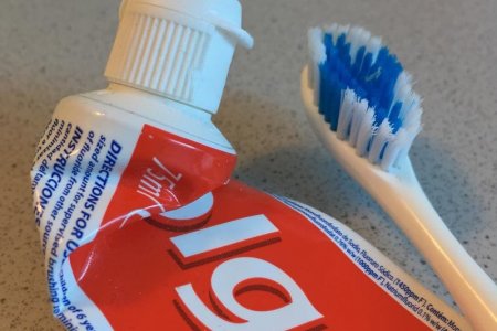Стоматолог Панфилова назвала самые опасные для зубов ингредиенты зубных паст