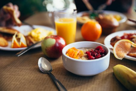 Врач-гастроэнтеролог Габуев назвал полезные фрукты для завтрака