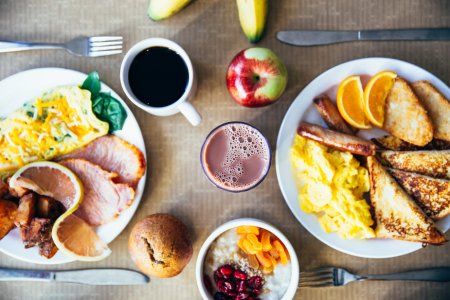 Нутрициолог назвала четыре варианта полезного завтрака