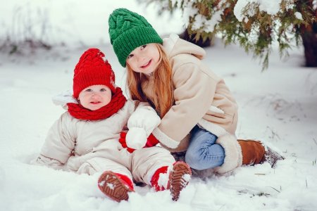 Врач-дерматовенеролог Баконина рассказала о правильном уходе за кожей ребенка зимой