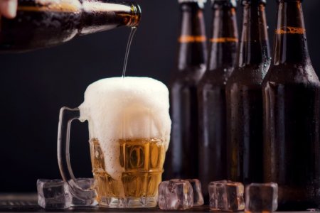 Гепатолог Монахов предупредил, что даже две бутылки пива в день приводят к циррозу печени