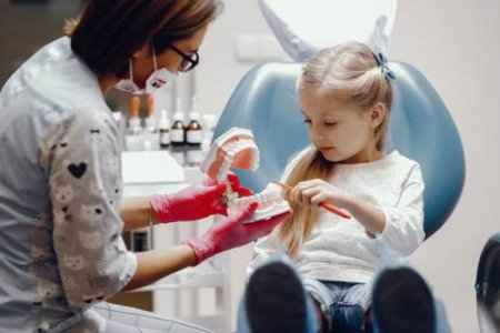 Врач-стоматолог Шарин назвал неожиданную причину неправильного прикуса у детей