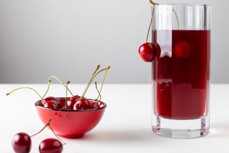 Диетолог Елена Соломатина назвала самый полезный сок для пожилых людей
