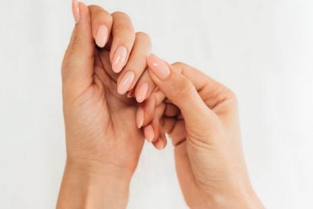 Гастроэнтеролог Слюняева рассказала, о каких болезнях может рассказать состояние ногтей