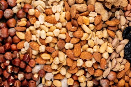 Нутрициолог Арзамасцев объяснил, какие орехи могут навредить организму