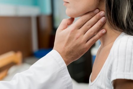Эндокринолог Павлова назвала симптомы дефицита гормонов щитовидной железы