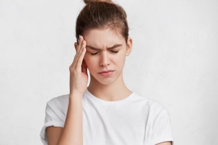 Невролог Аникина рассказала, как отличить обычную головную боль от мигрени
