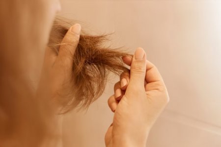 Врач Абакумов перечислил основные причины выпадения волос