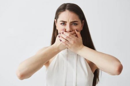 Оториноларинголог Варосян перечислила пять причин неприятного запаха изо рта