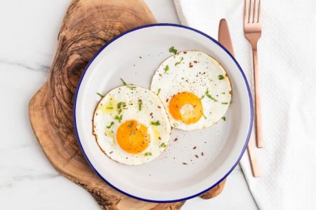 Диетолог перечислил пять продуктов на завтрак, которые снижают уровень холестерина