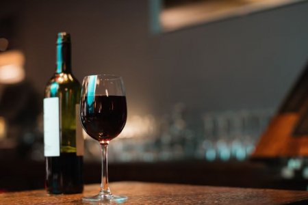 Нутрициолог Гароне назвала неожиданные последствия употребления одного бокала вина в день