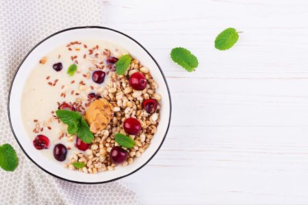Диетолог Пономарева объяснила, что есть на завтрак для снижения холестерина